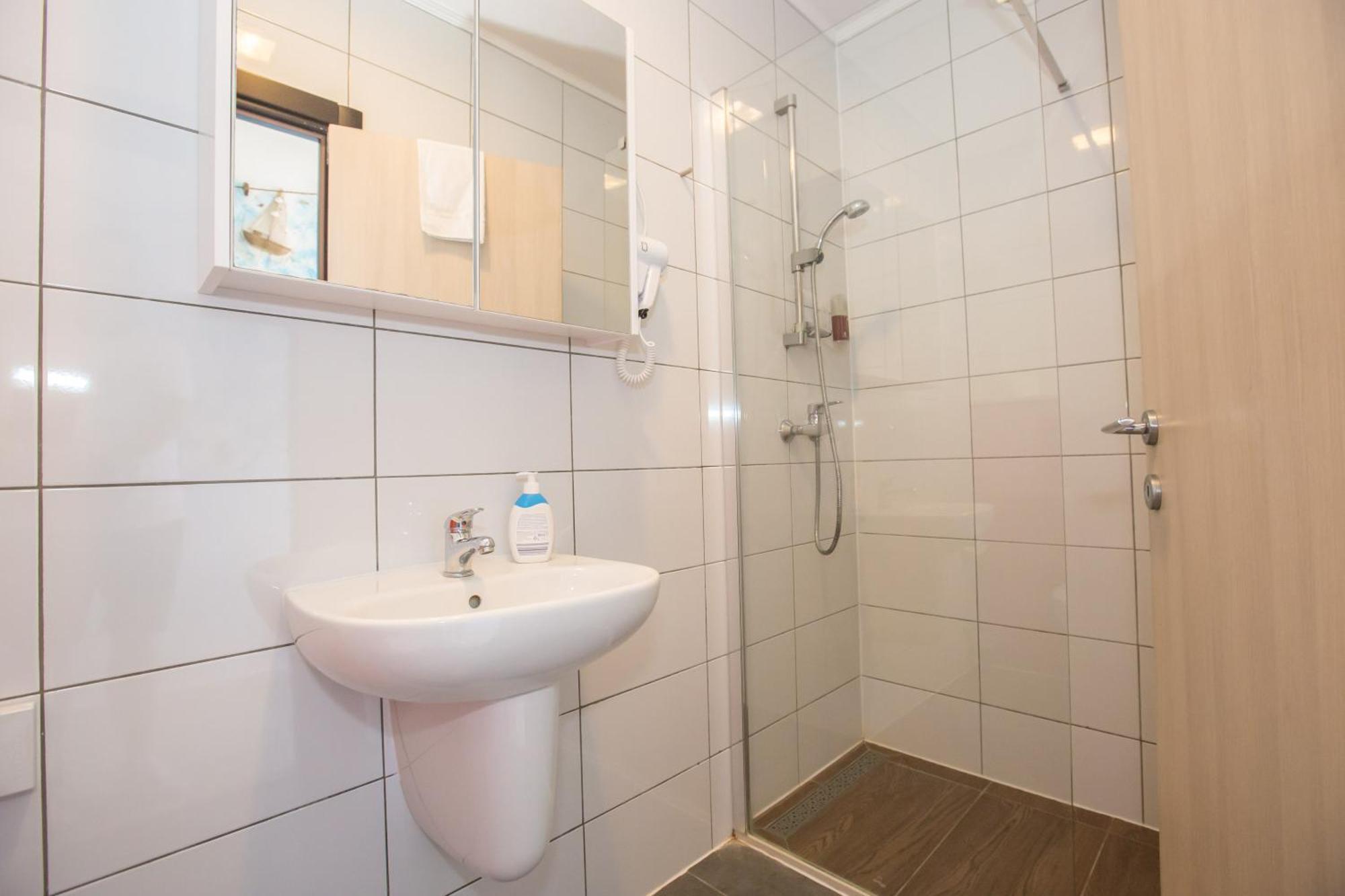 Monsena 4*